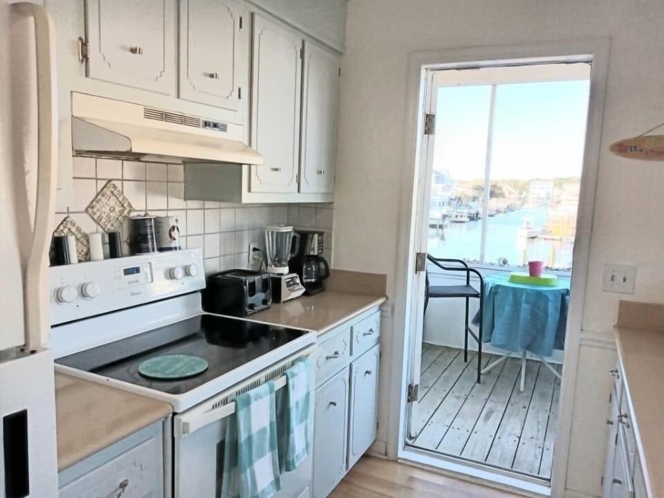 House, 3 Bedrooms | Private kitchen | Fridge, oven, coffee/tea maker, toaster
