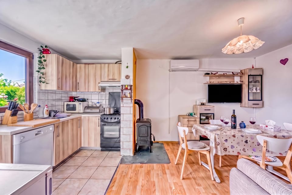 Family House, 1 Bedroom, 2 Bathrooms (House Pepica with Jacuzzi in Zagorje) | Private kitchen | Stovetop, electric kettle, toaster