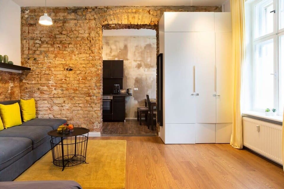 Open doorway to the kitchen/ dining area