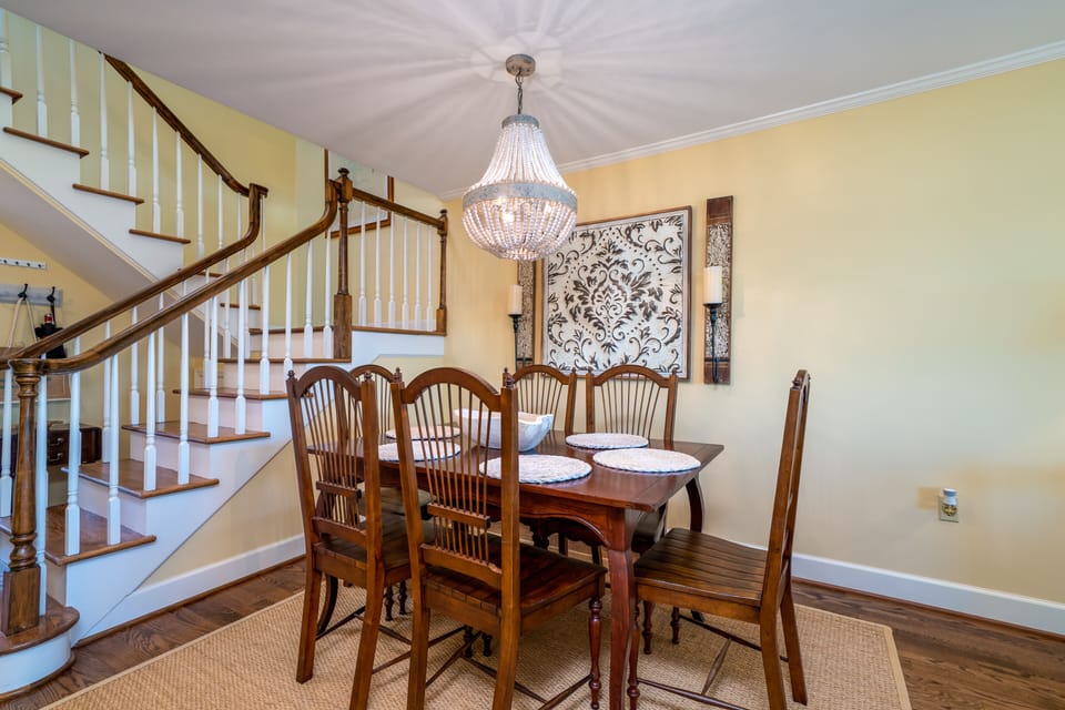 Dining area with seating for 6