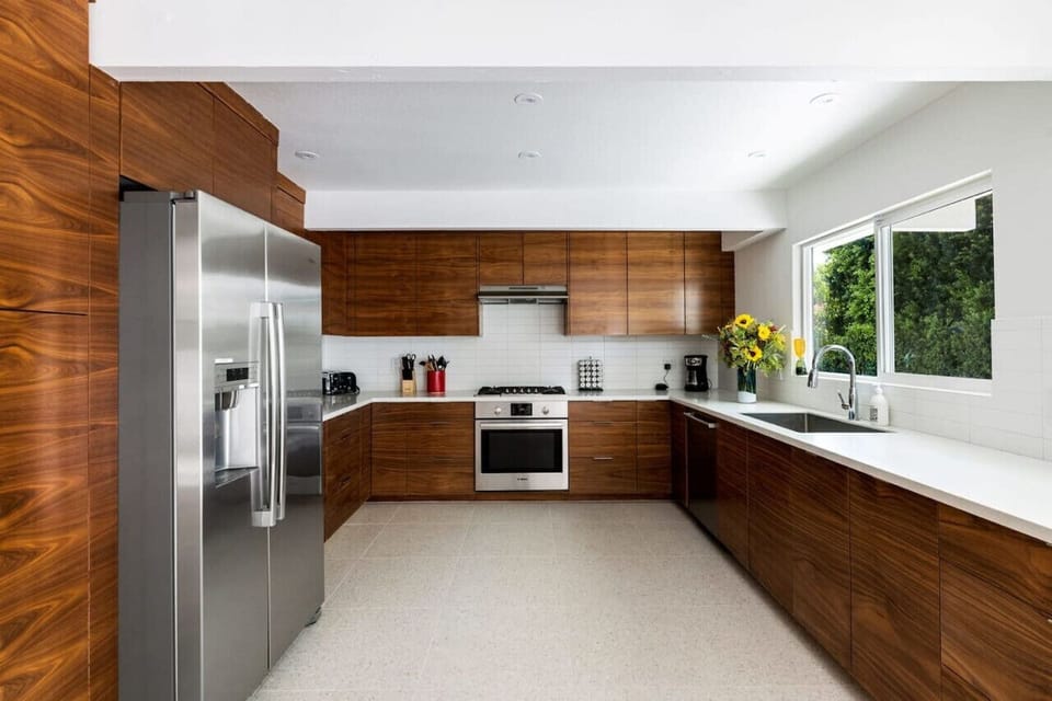 A perfect blend of nature and design – rich wood tones meet crisp white countertops.