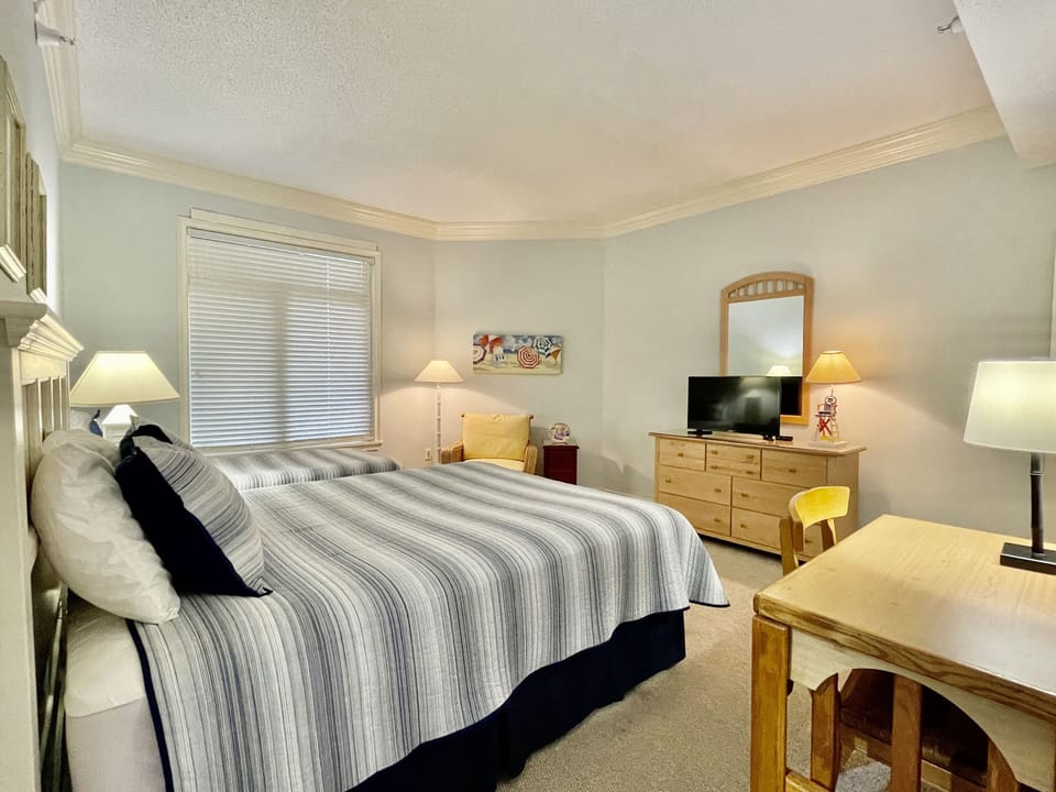 Guest Suite with 1 Queen and 1 Twin