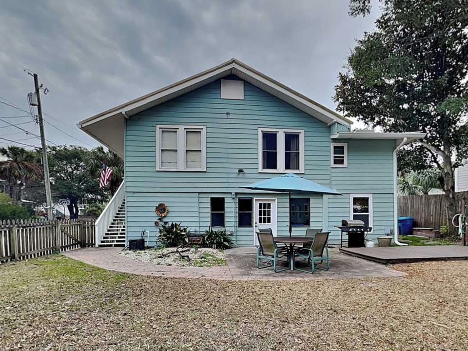 Welcome to Country's Retreat - Fenced Yard, Game Room, Beach Showers