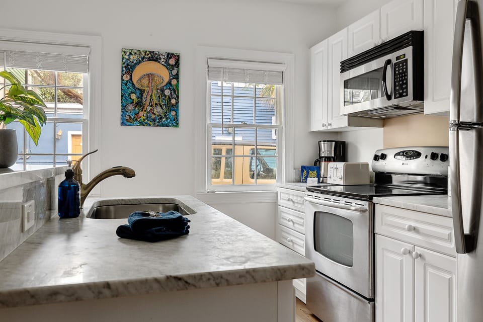Fully Stocked Kitchen w/ Stainless Steel Appliances