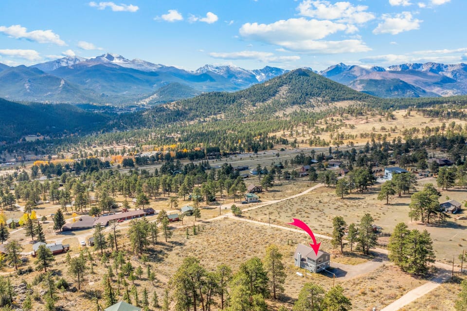 Mountain retreat with panoramic valley views