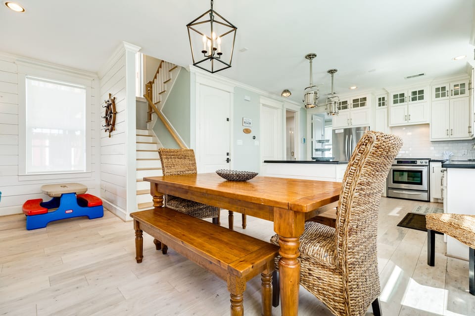 There's even a great dining table for the little ones in the group!