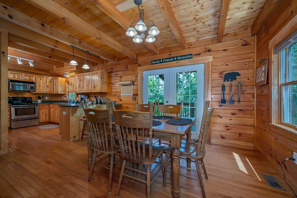 Dining Table | Seats 6