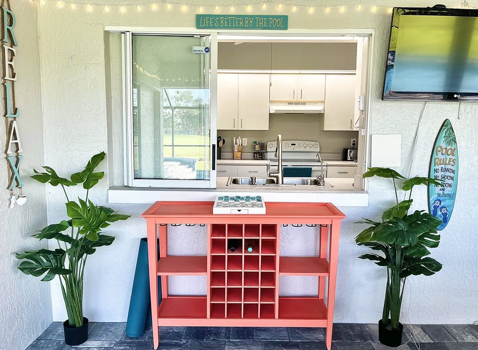 Pass through window from kitchen to lanai