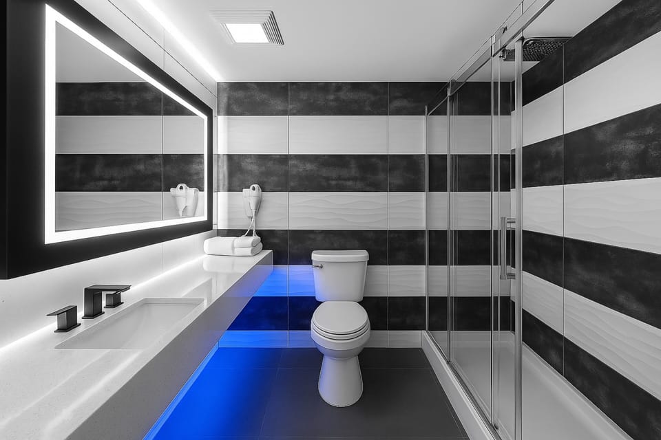 Luxury Single Room | Bathroom | Shower, free toiletries, hair dryer, towels