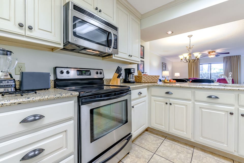 Full sized kitchen