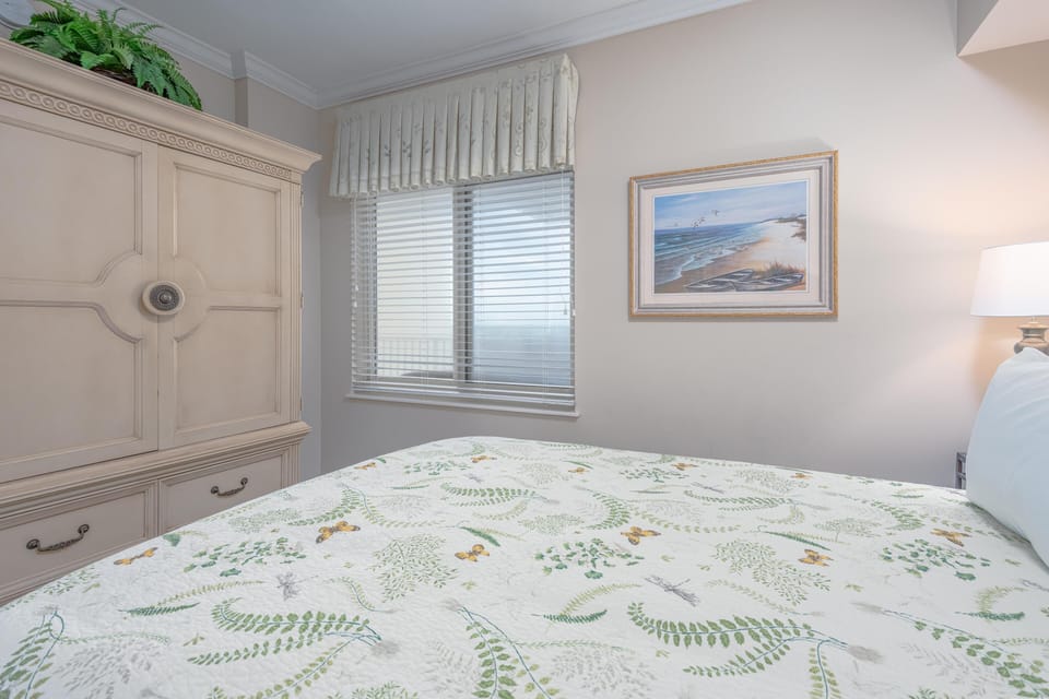 TV/wardrobe, provided standard linen!