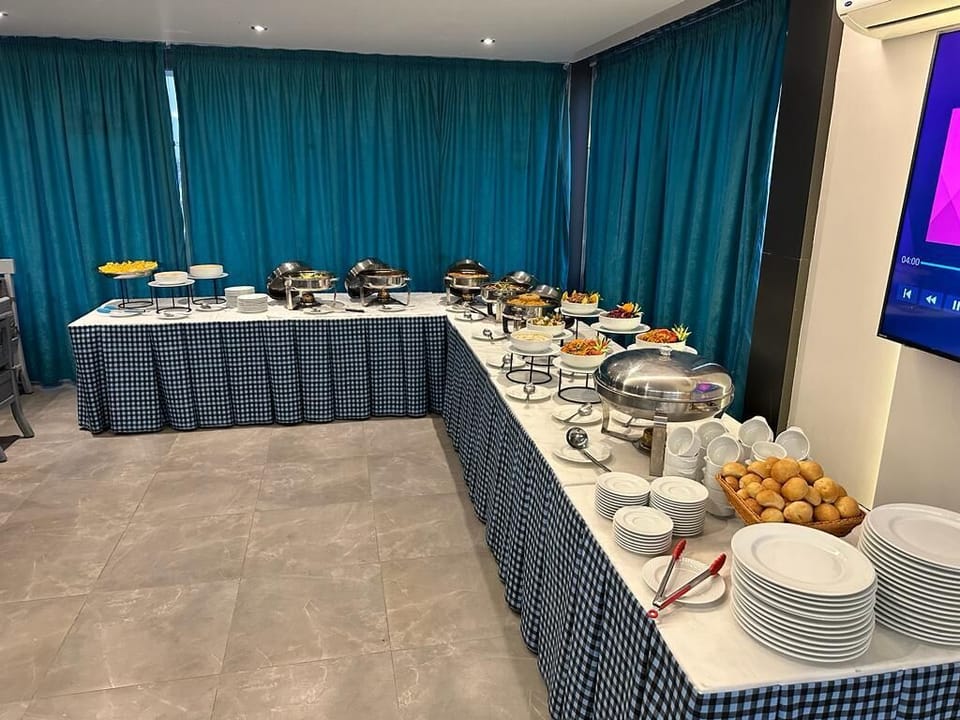 Free daily buffet breakfast
