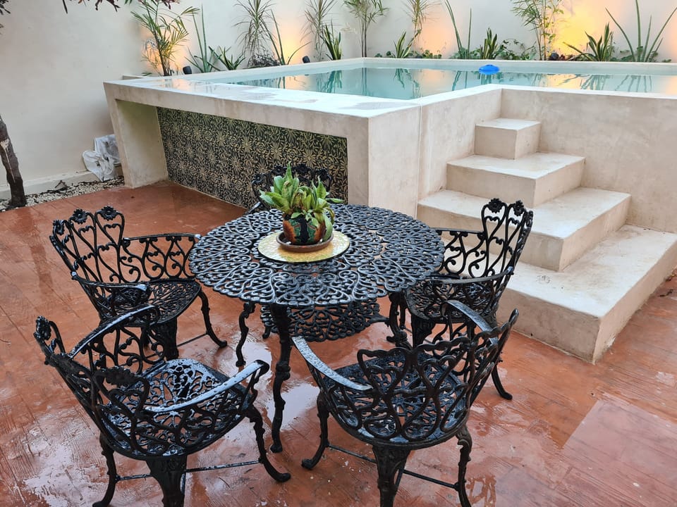 Imaging yourself resting while the family its enjoying the pool