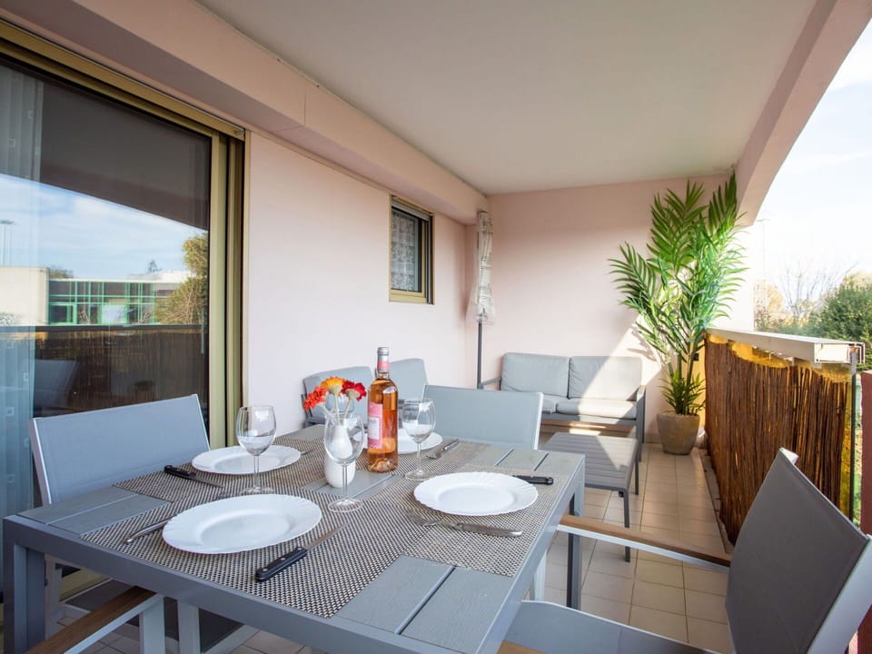 Table, Furniture, Property, Plant, Tableware, Building, Chair, Houseplant, Wood, Architecture