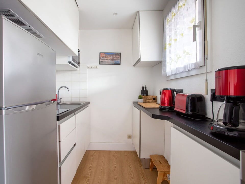 Property, Cabinetry, Kitchen, Interior Design, Lighting, Window, Building, Kitchen Appliance, Wood, Home Appliance