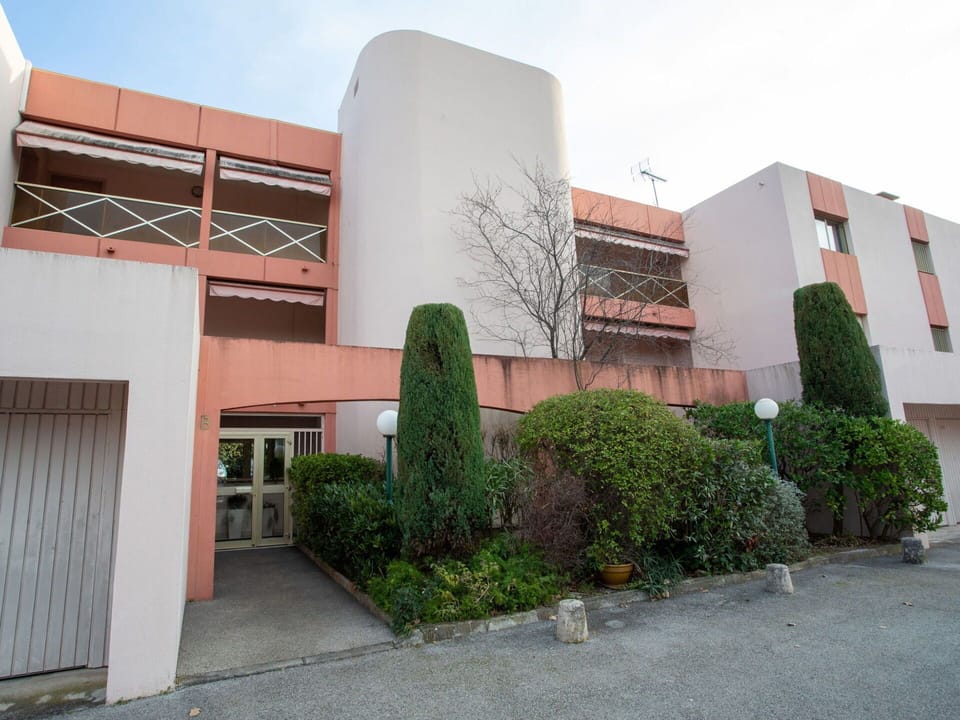 Plant, Sky, Land Lot, Architecture, Urban Design, Residential Area, Facade, Composite Material