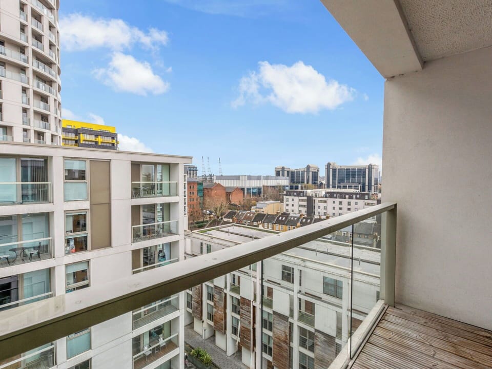 Daytime, Building, Apartment, Urban Area, Residential Area, Architecture, Metropolitan Area, Condominium, Composite Material