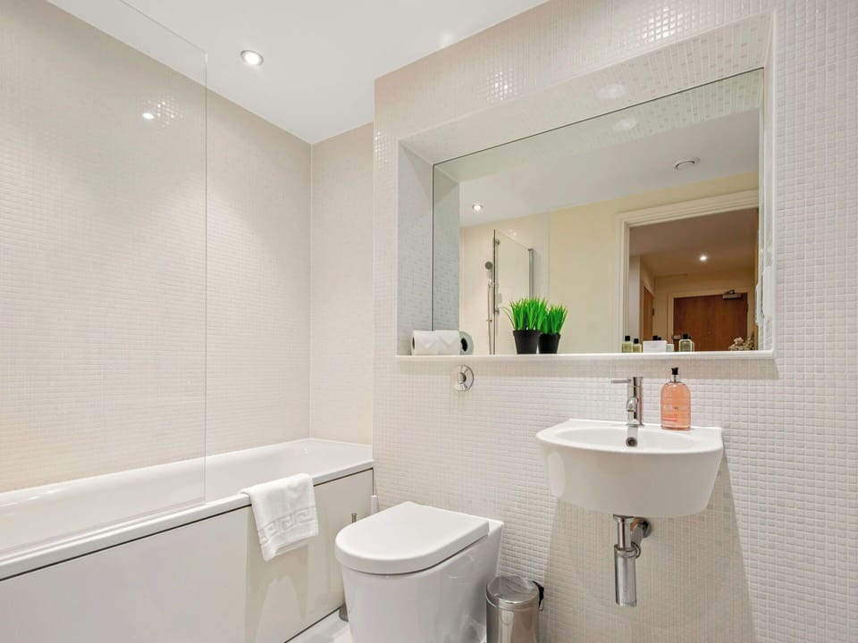 Bathroom, Interior Design, Plumbing Fixture, Wall, Flooring, Floor, Sink, Bathroom Sink, Bathtub, Tap