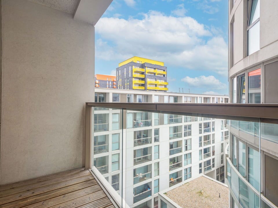 Apartment, Architecture, Composite Material, Glass, Condominium, Commercial Building, Concrete, Balcony, Daylighting