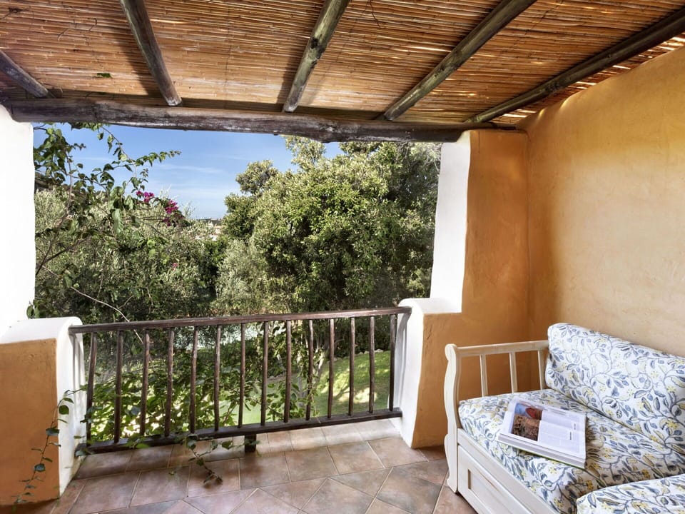 Furniture, Chair, Ceiling, Shade, Balcony, Wood Stain, Houseplant, Kitchen & Dining Room Table, Outdoor Furniture, Living Room