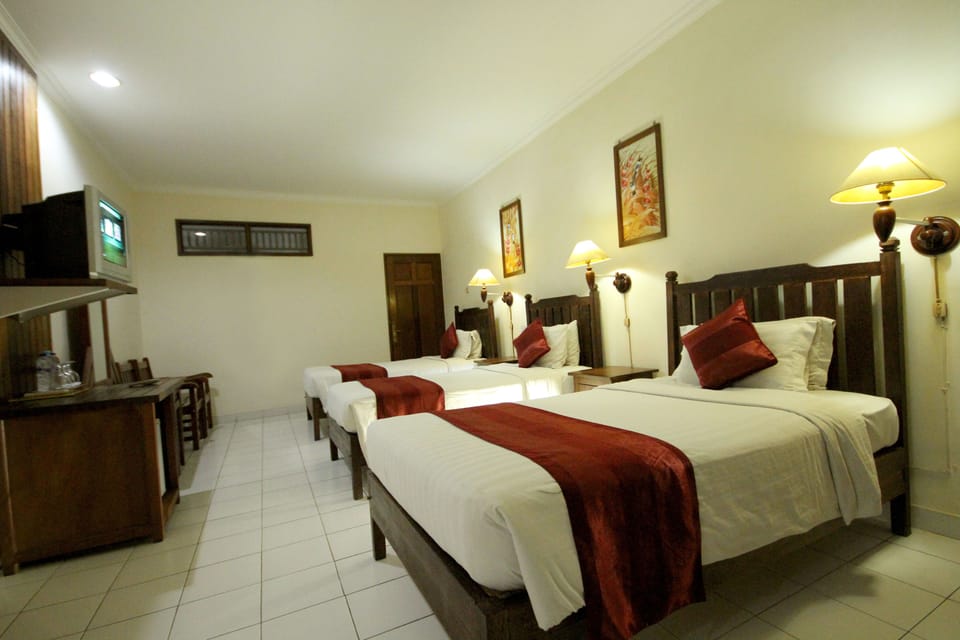Superior Room | Cribs/infant beds, rollaway beds, free WiFi, bed sheets
