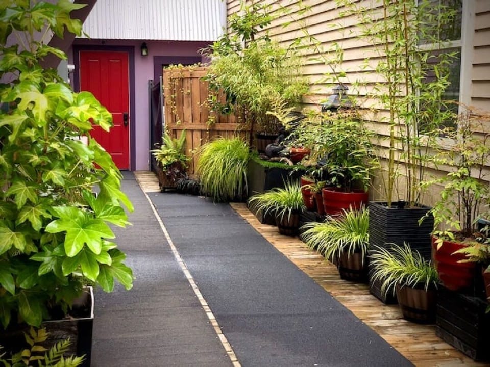Walkway to Street