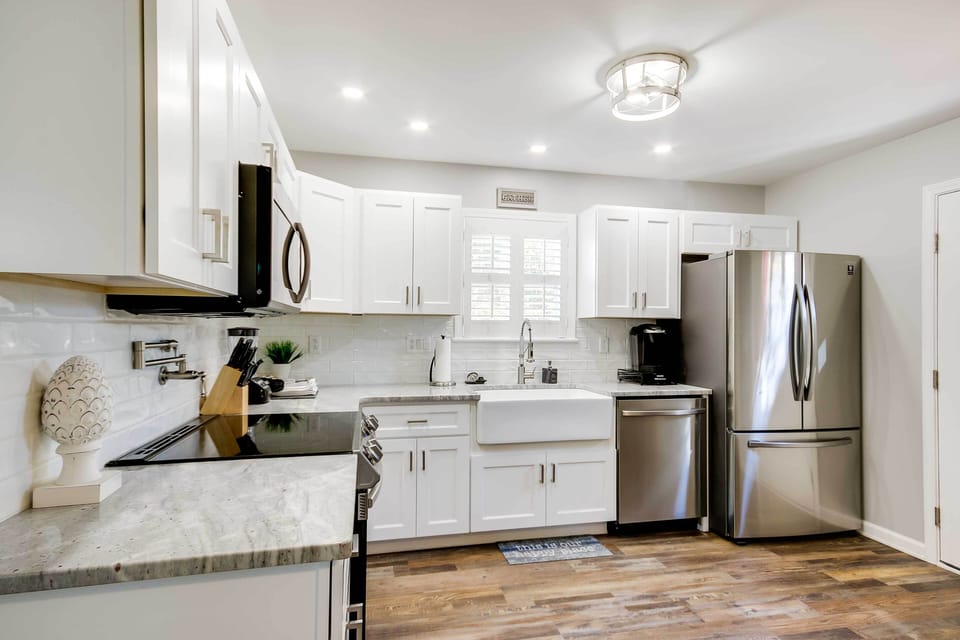 Fully Equipped Kitchen | Cooking Basics | Keurig Coffee Maker | Blender