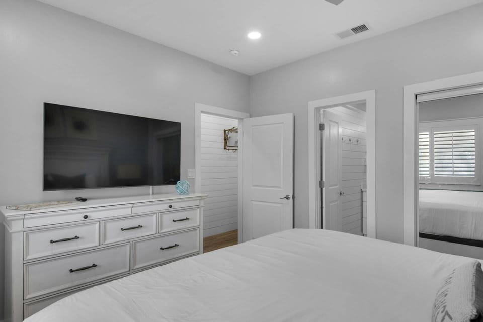 Master King Suite with tv, private bathroom