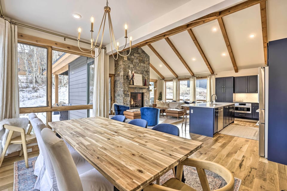 Dining Area | Main Level | Dishware & Flatware Provided | Complimentary Spices