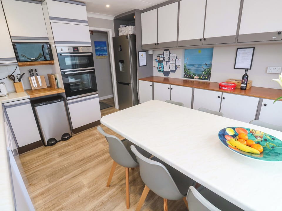 Cottage | Dining