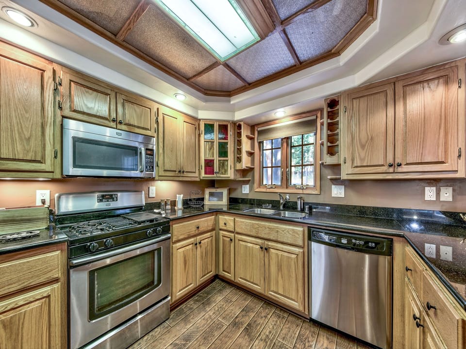 House, 2 Bedrooms | Private kitchen | Coffee/tea maker, fridge, oven, stovetop