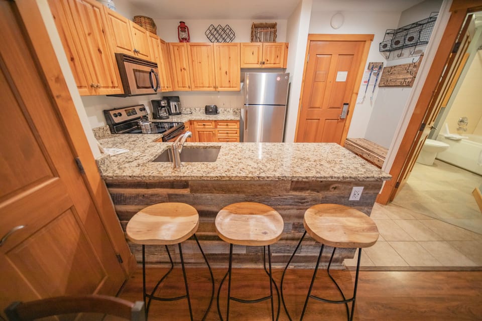 Bar stool seating at the countertop