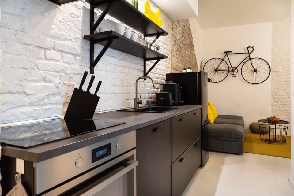 The kitchenette is fully equipped
