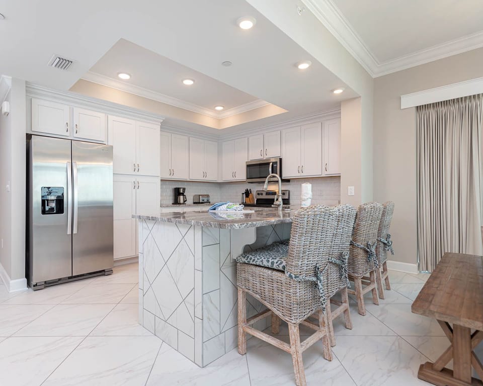 Wake up with morning coffee at the breakfast bar and get ready for a beach day in this stylish space
