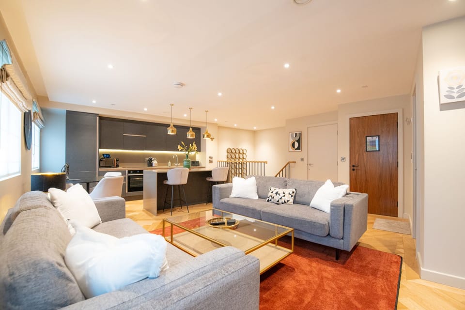 Luxury Apartment, Private Bathroom (Free Parking No. 15) | Lounge