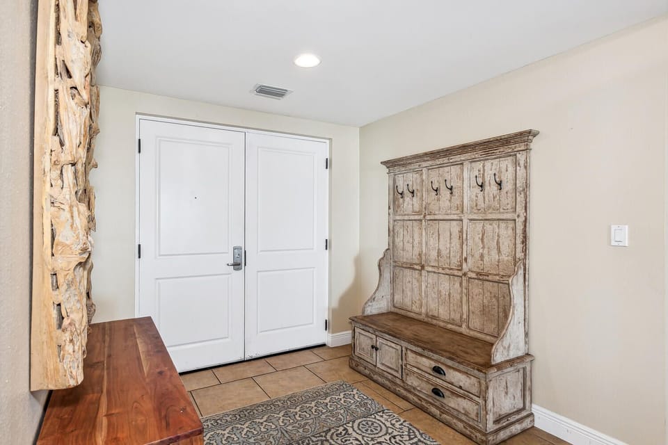 Entryway 1.1