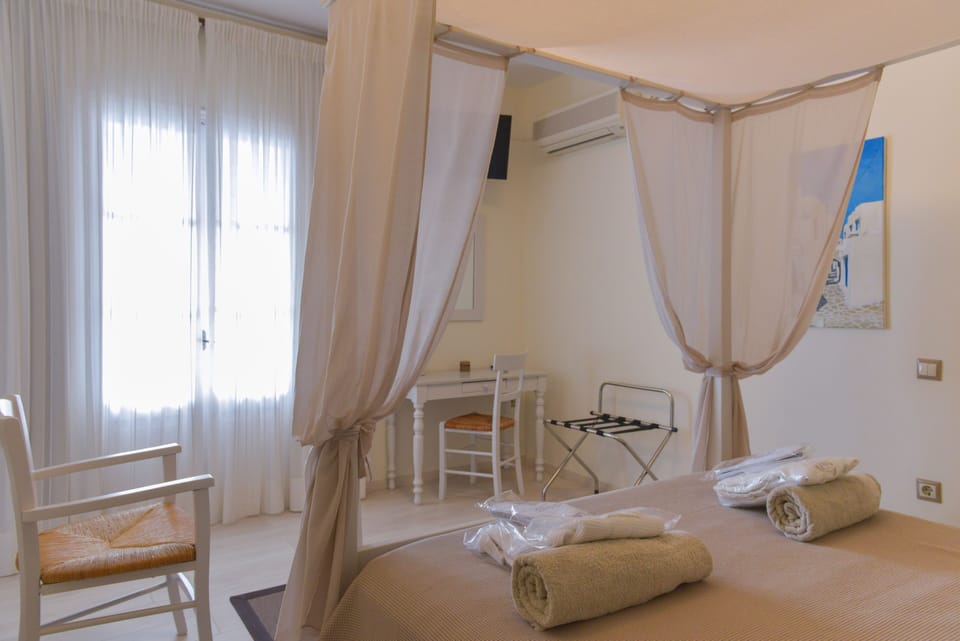 Hypo-allergenic bedding, pillowtop beds, in-room safe