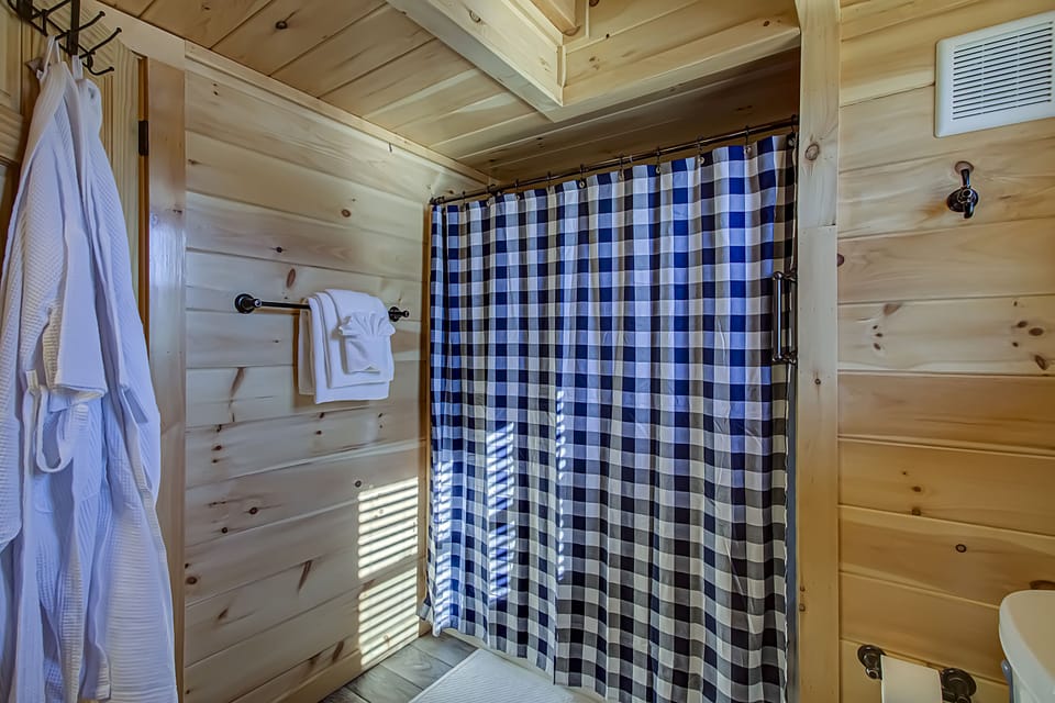 Main level Bathroom 