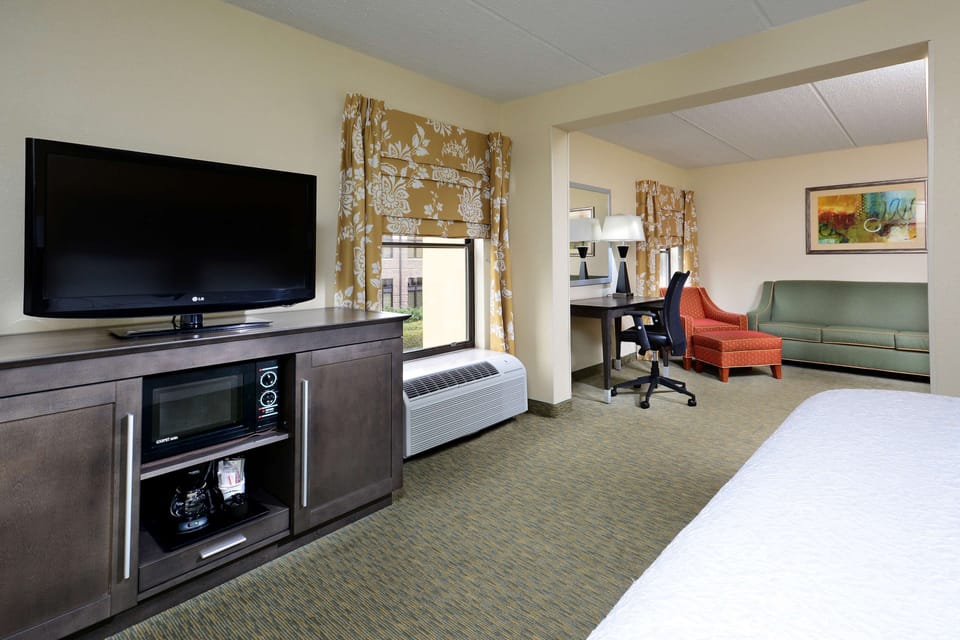 Room, 1 King Bed with Sofa bed, Hearing Accessible, Non Smoking | Premium bedding, pillowtop beds, in-room safe, desk