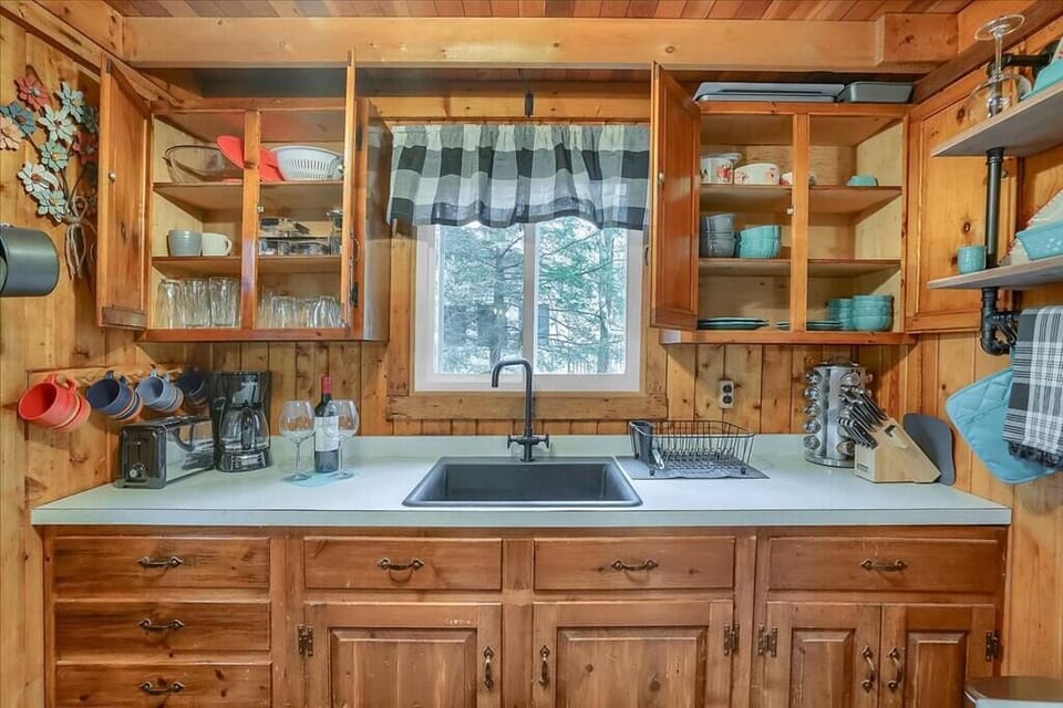 All dishes supplied