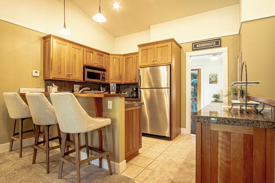 Breakfast Bar Seating for 3