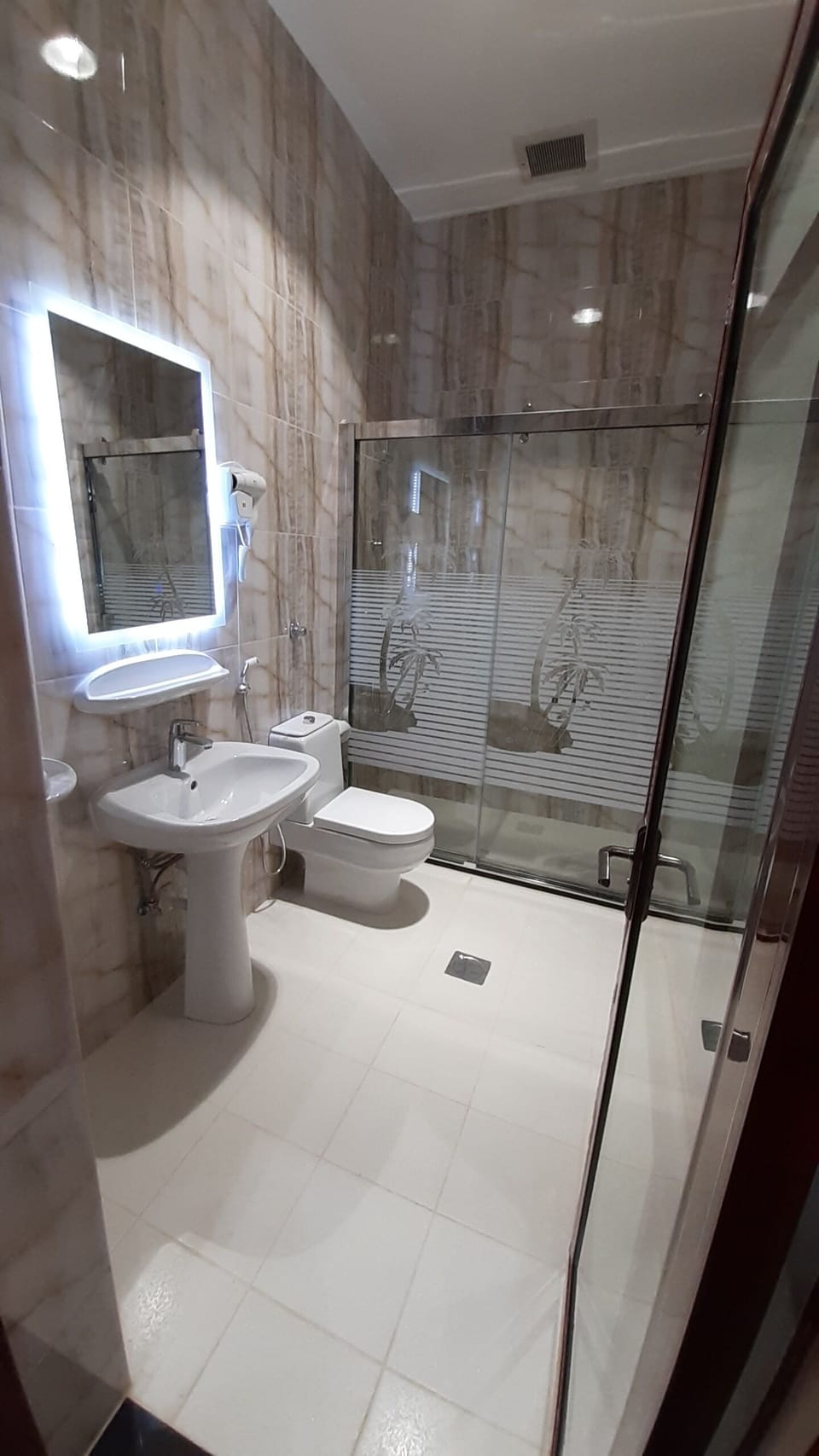 Rainfall showerhead, free toiletries, hair dryer, slippers