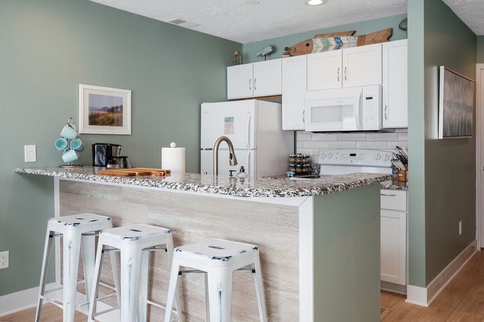 Cook, create, and feel at home in this fully equipped kitchen 🍳🏡✨