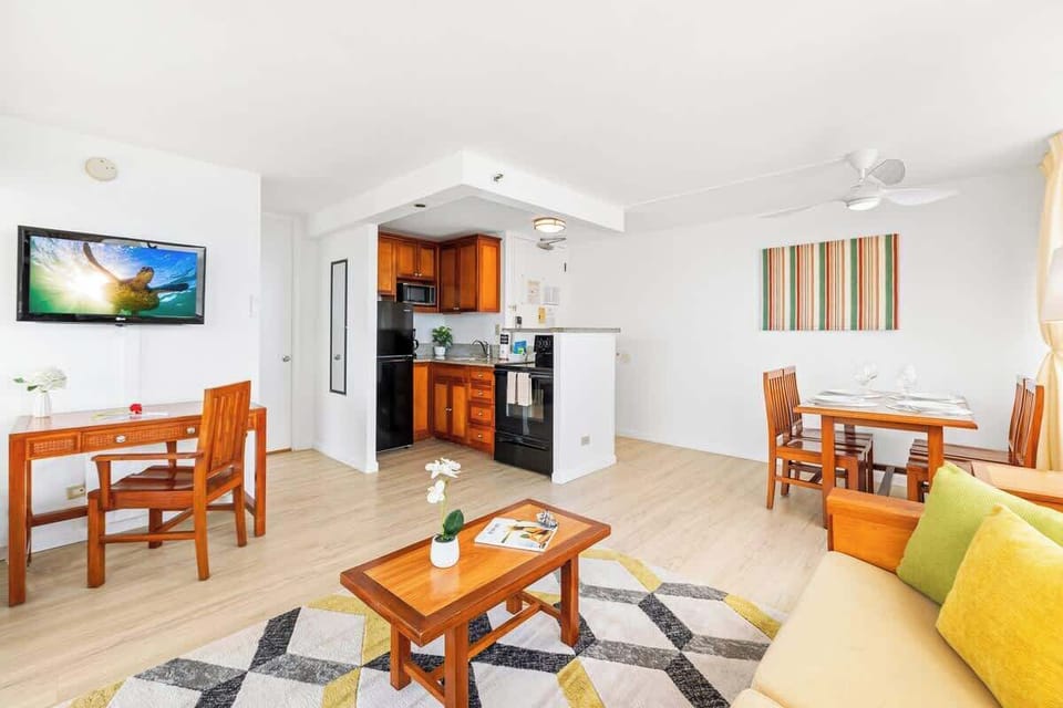 Overview of the living area and kitchen!