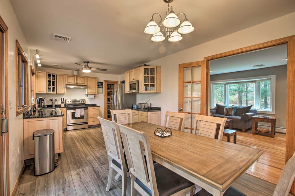 Dining | Dishware & Flatware Provided