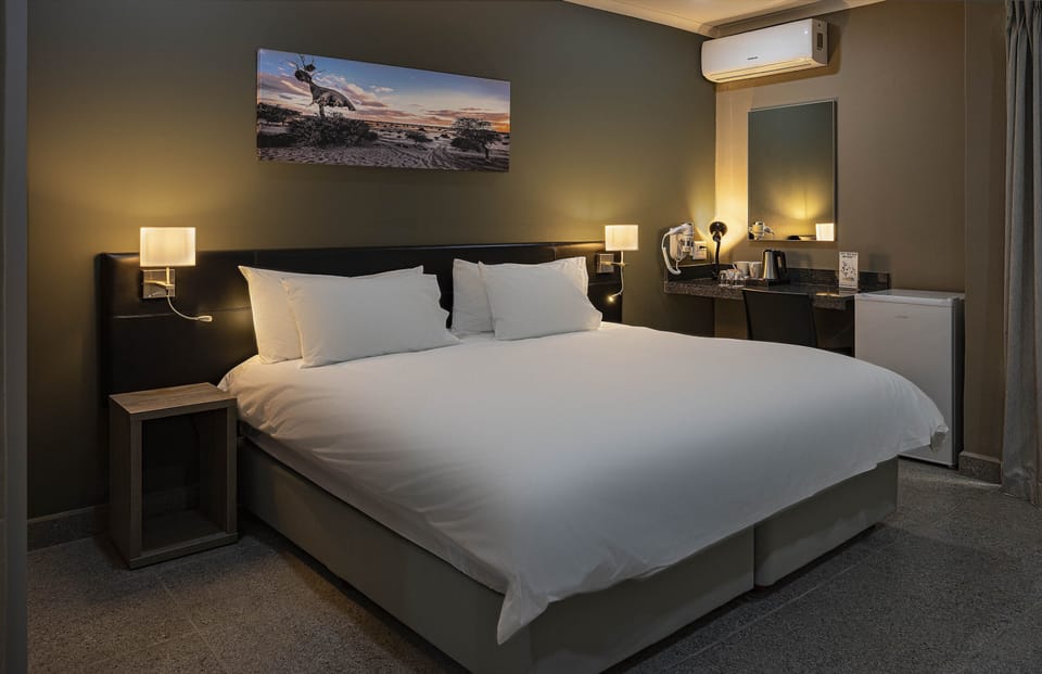 Executive Room | In-room safe, desk, laptop workspace, blackout drapes
