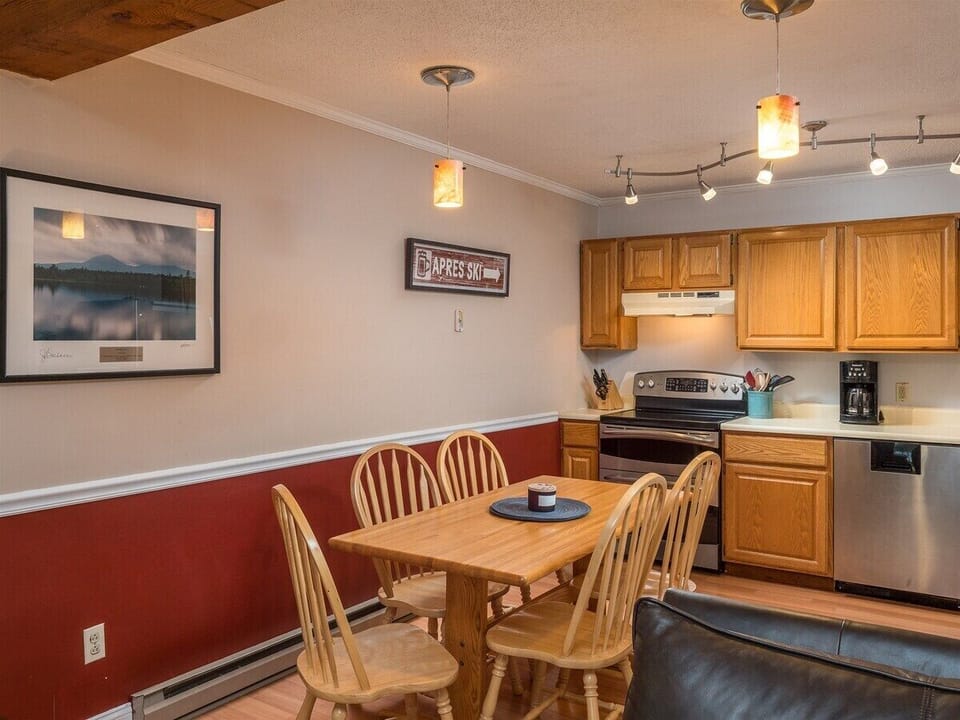 Dining/kitchen area