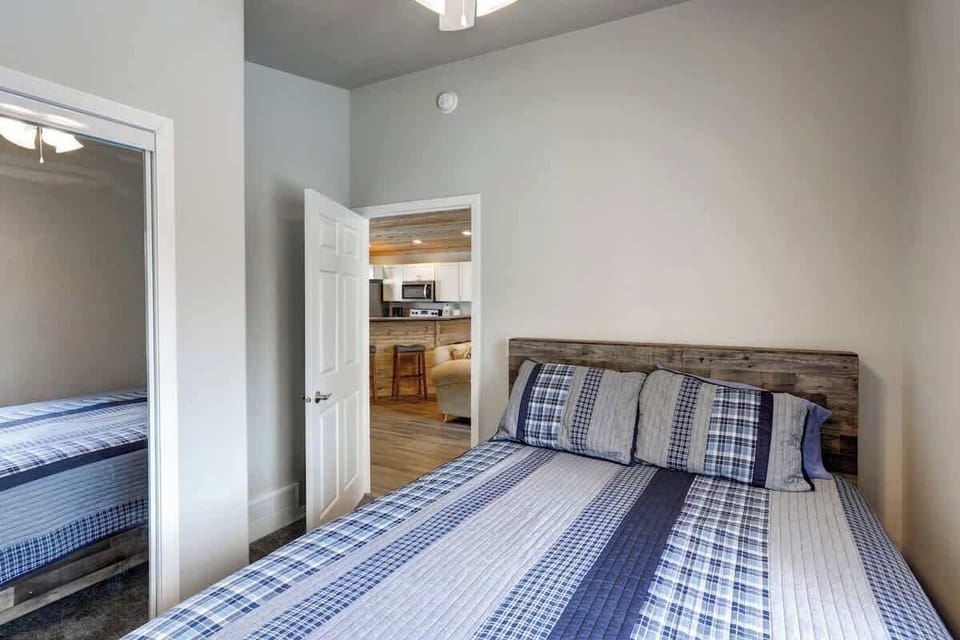 Queen bedroom