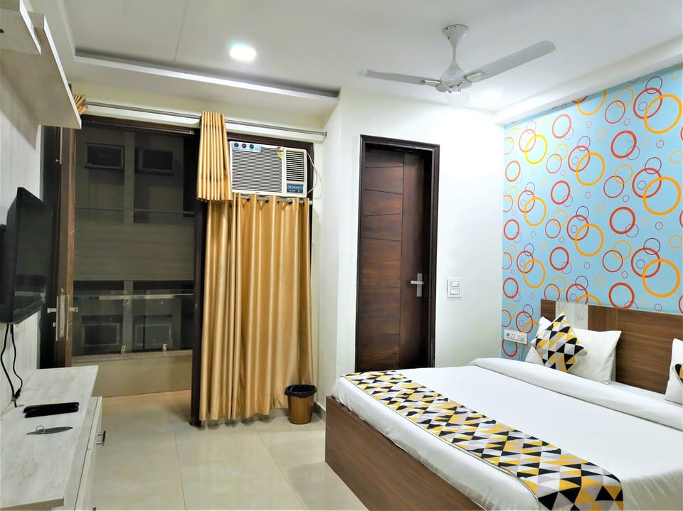 Business Double Room | Desk, laptop workspace, WiFi, bed sheets
