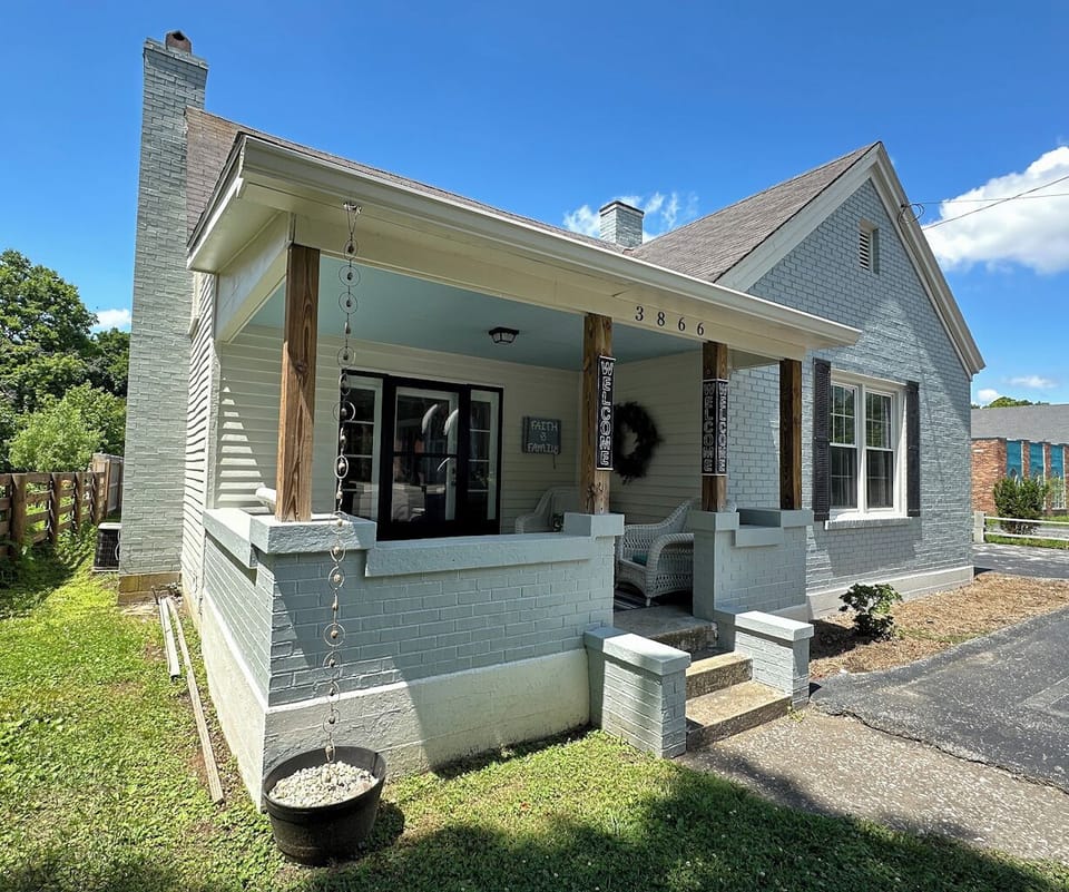 Welcoming home close to many Bourbon Trail attractions.